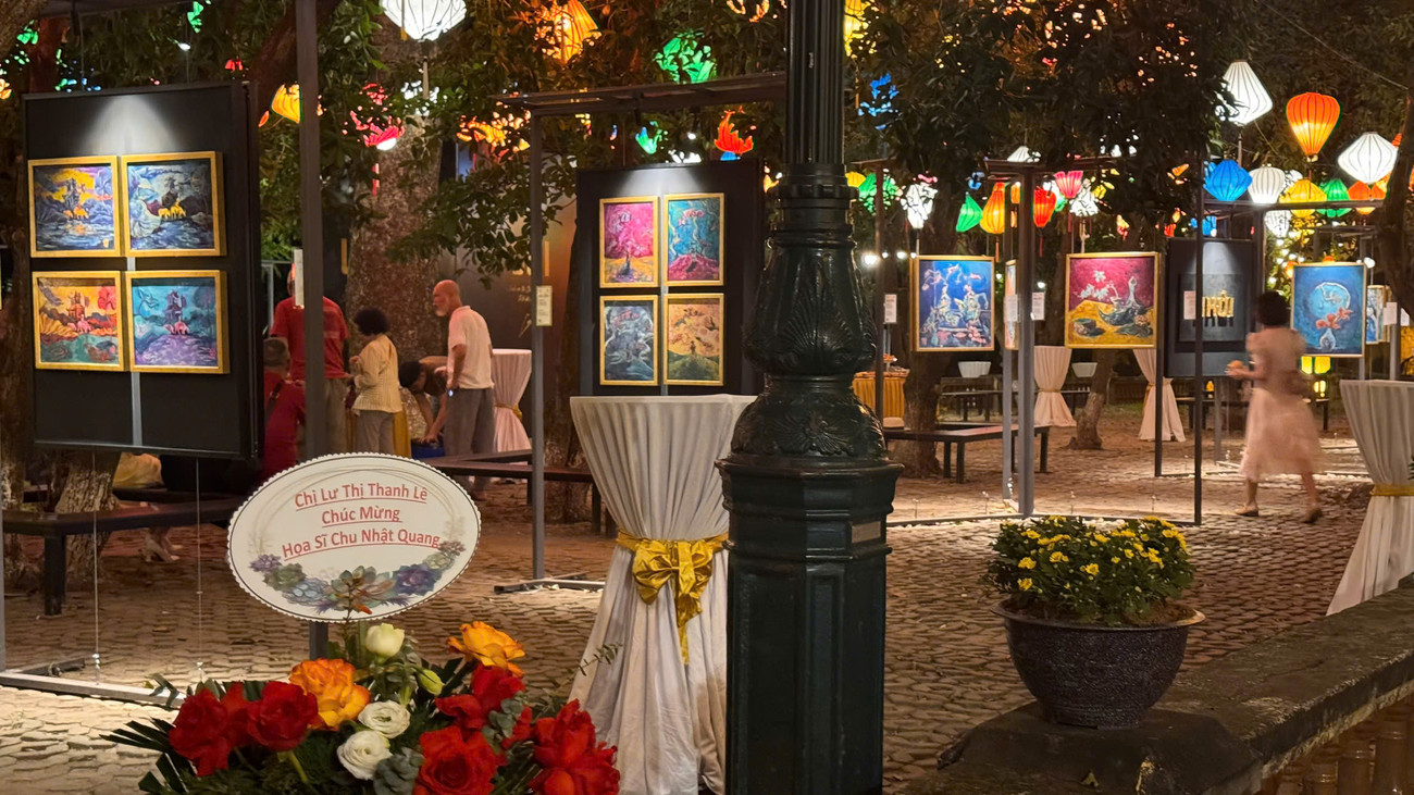 Họa sĩ "gạo cội" Thành Chương bày tỏ sự tin tưởng về con đường Chu Nhật Quang đã lựa chọn. Ông tin họa sĩ trẻ này thành công bởi một họa sĩ cần tài năng thiên phú và quan trọng hơn hết là đam mê, khổ luyện. Đây là yếu tố quan trọng, cần được văn nghệ sĩ, nhất là thế hệ trẻ quan tâm đặc biệt.