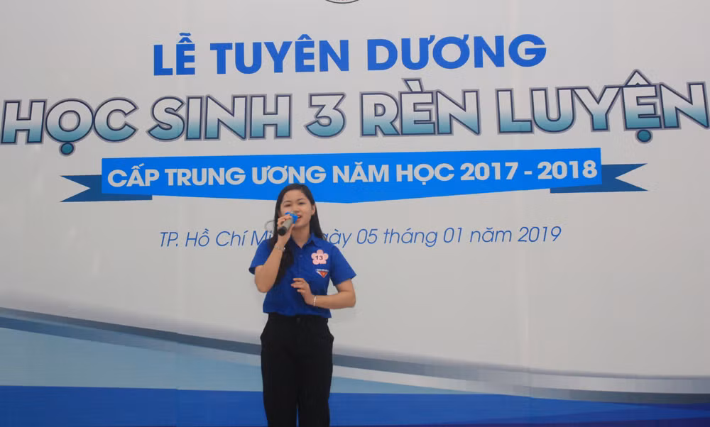 Tuyên dương 13 học sinh tiêu biểu trong học tập, rèn luyện ảnh 4