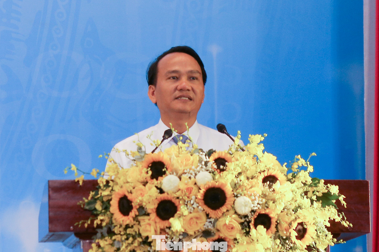 Phó Bí thư Thành ủy Đà Nẵng Nguyễn Đình Vĩnh đề nghị Hội LHTN TP. Đà Nẵng tiếp tục đổi mới, đa dạng hóa phương thức hoạt động. Ảnh: Duy Quốc