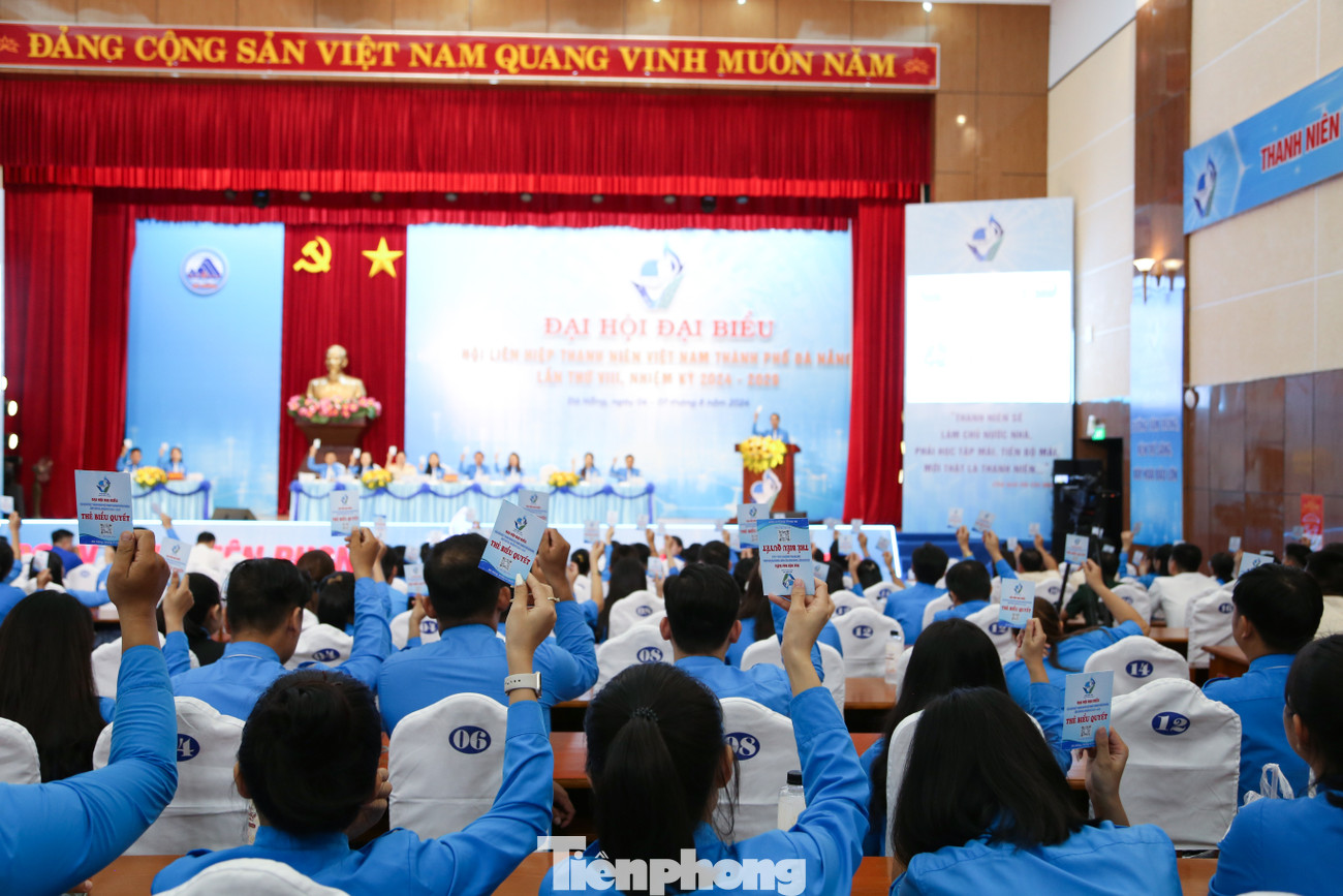 300 đại biểu hiệp thương nhân sự và biểu quyết nhiều nội dung quan trọng tại Đại hội. Ảnh: Giang Thanh