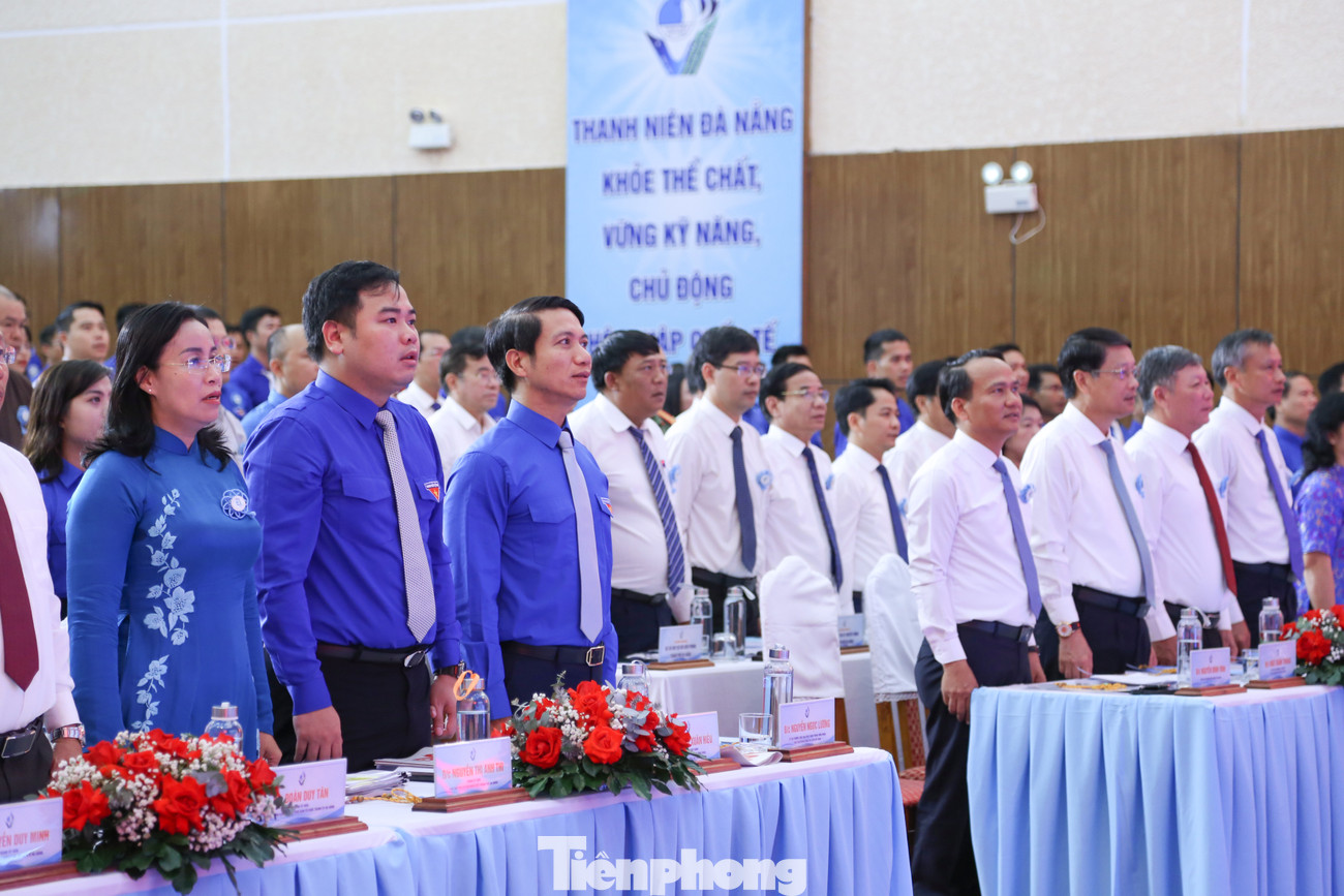 Tham dự Đại hội có anh Nguyễn Ngọc Lương - Bí thư thường trực T.Ư Đoàn, Chủ tịch Hội LHTN Việt Nam; ông Nguyễn Đình Vĩnh, Phó Bí thư Thành ủy Đà Nẵng. Ảnh: Giang Thanh