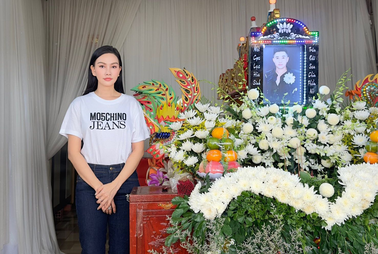 Nghệ sĩ tới viếng Nam Phong lần cuối.