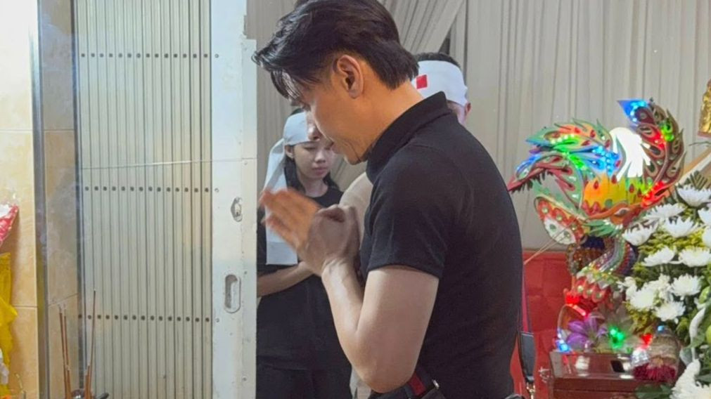 Nghệ sĩ tới viếng Nam Phong lần cuối.