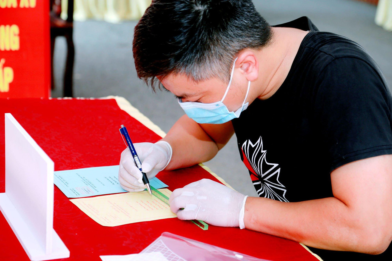 Ủy ban bầu cử thành phố Phúc Yên tập huấn nghiệp vụ công tác tổ chức bầu cử cho các thành viên tổ giúp việc Ủy ban bầu cử; tổ trưởng, thư ký các tổ bầu cử. Hội Chữ thập đỏ tỉnh trao 16.800 hộp khẩu trang, 2.268 chai nước sát khuẩn cho người dân, cử tri, khu vực bỏ phiếu của chín huyện, thành phố trong tỉnh…