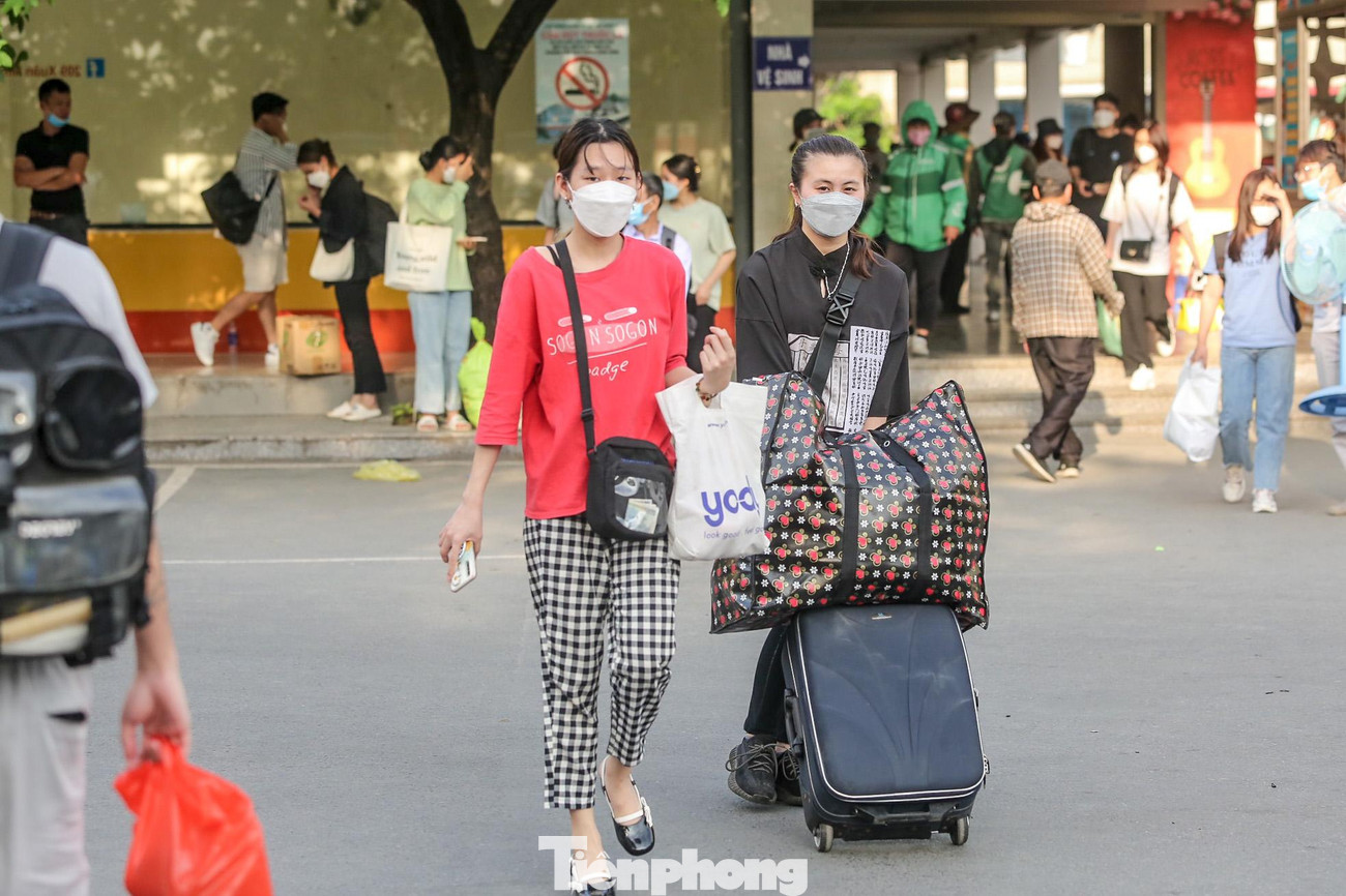 Hành khách trở về Hà Nội ở bến xe Giáp Bát chiều nay nhiều nhất là từ Thái Bình, Nam Định, Ninh Bình, Thanh Hóa...