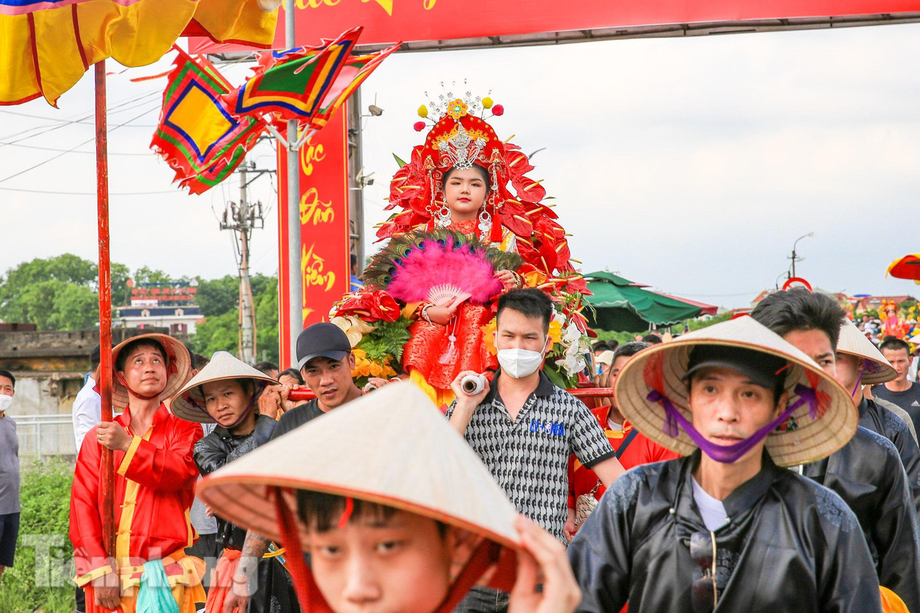 Cô Tướng trên đường dàn trận từ Giá Ngự đến Đền Mẫu - trước trận địa Soi Bia (một trong hai trận đánh giặc của Thánh Gióng).