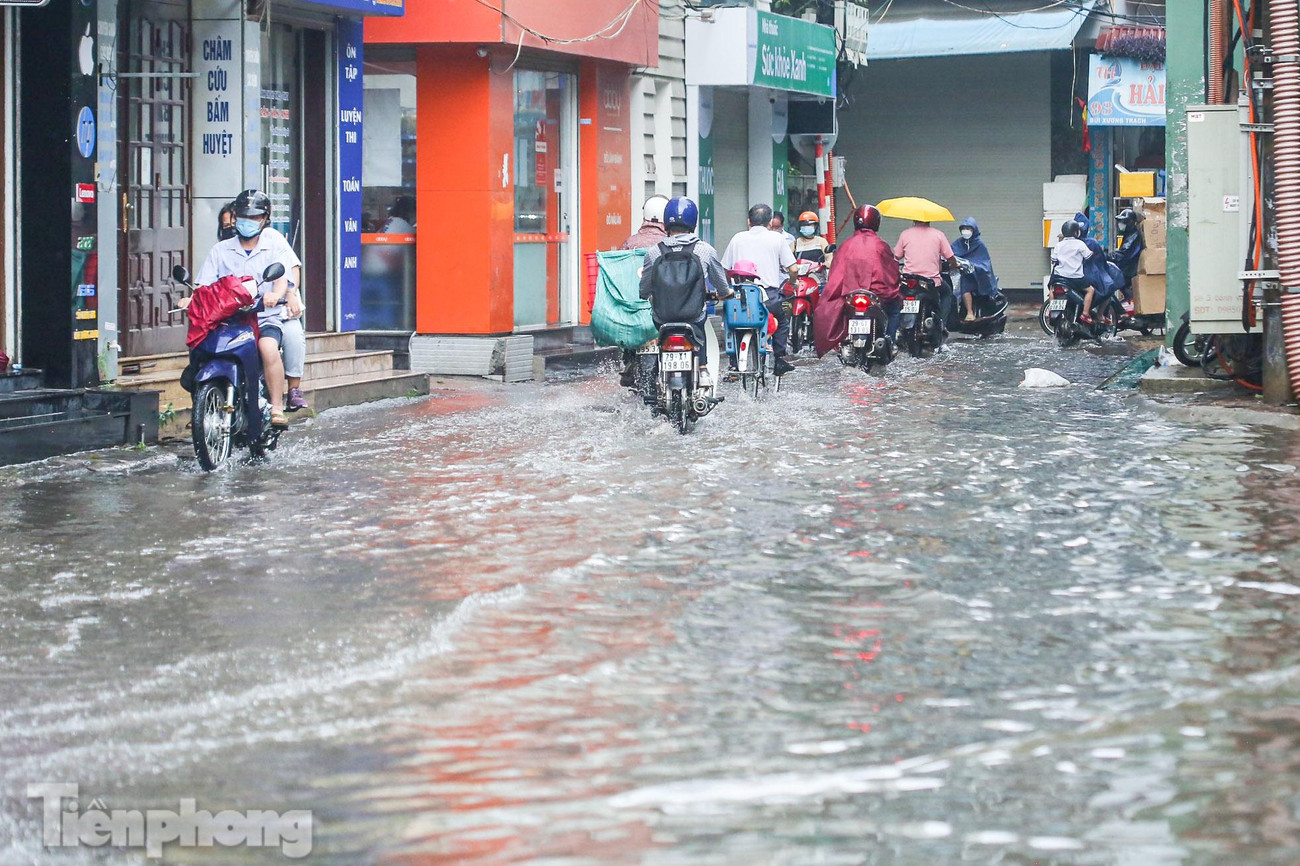Các phương tiện gặp khó khăn khi lưu thông qua khu vực trên.