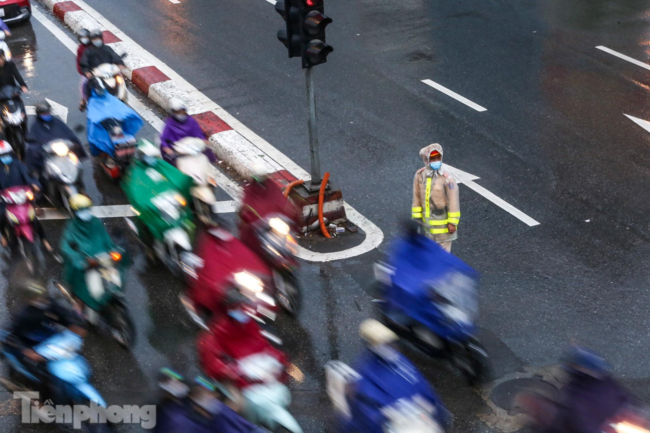 Lực lượng chức năng có mặt tại các điểm nóng giao thông