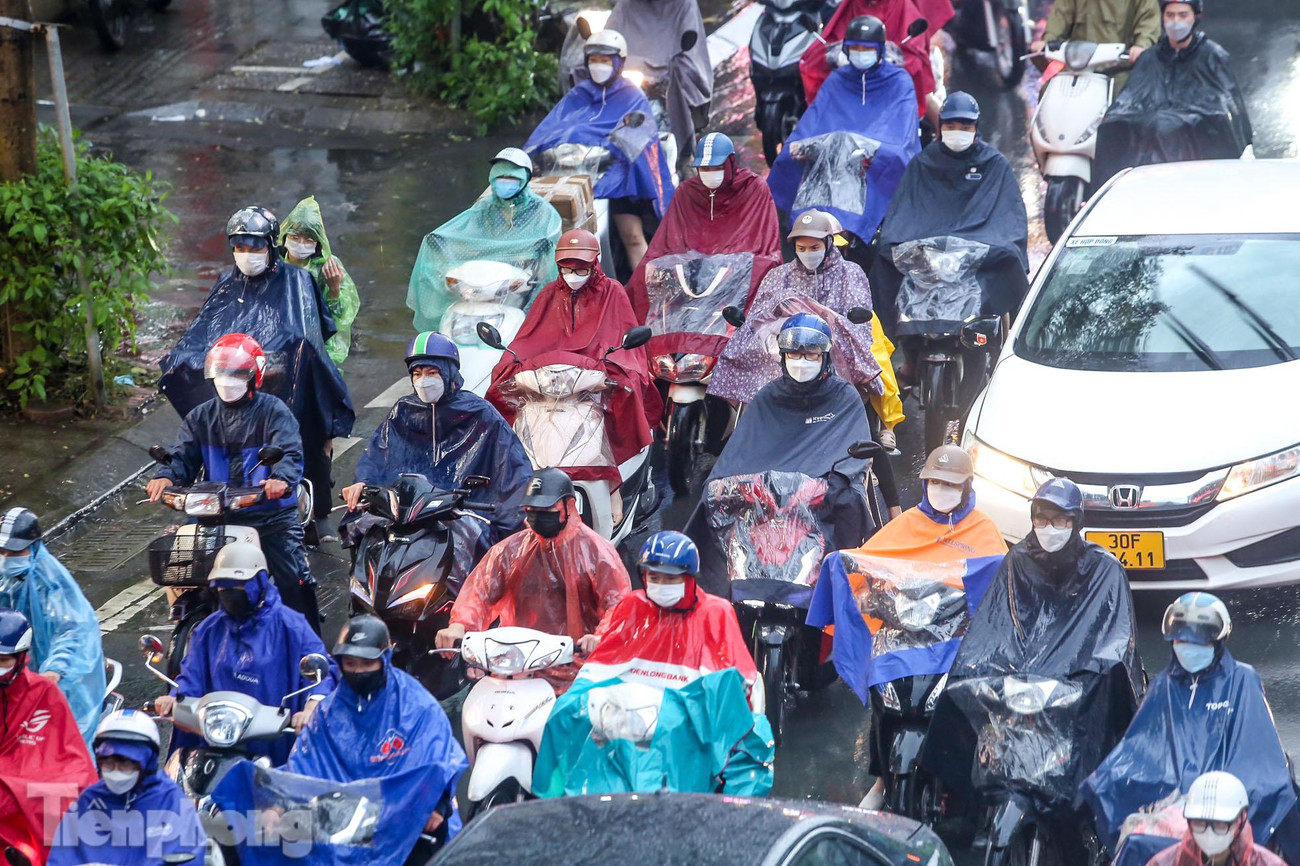 Các phương tiện nhích từng bước một về nhà.