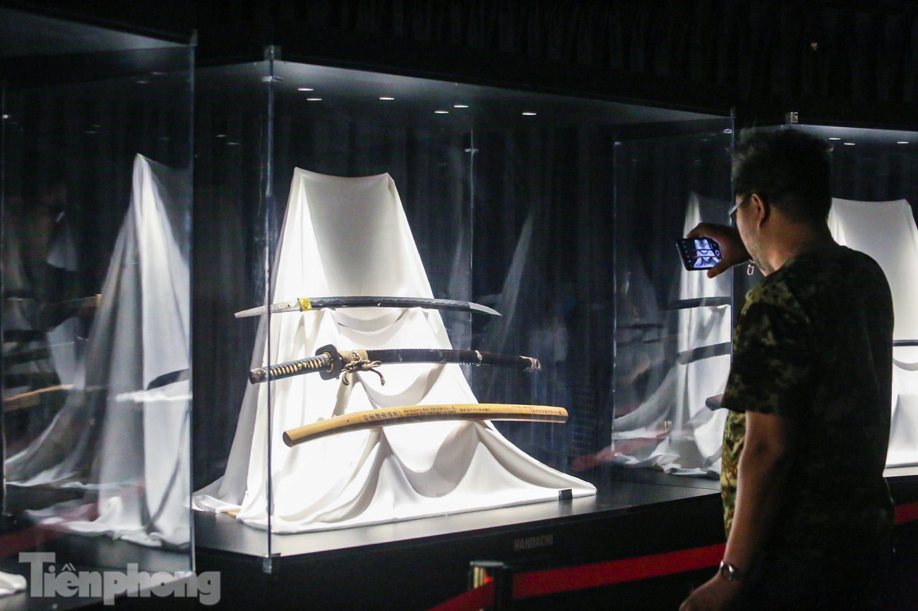 Tâm điểm là thanh "Thượng Phương Bảo Kiếm" được chế tác dành riêng cho Mạc Chúa Tokugawa Iemochi, người trị vì Nhật Bản từ 1858 – 1866.