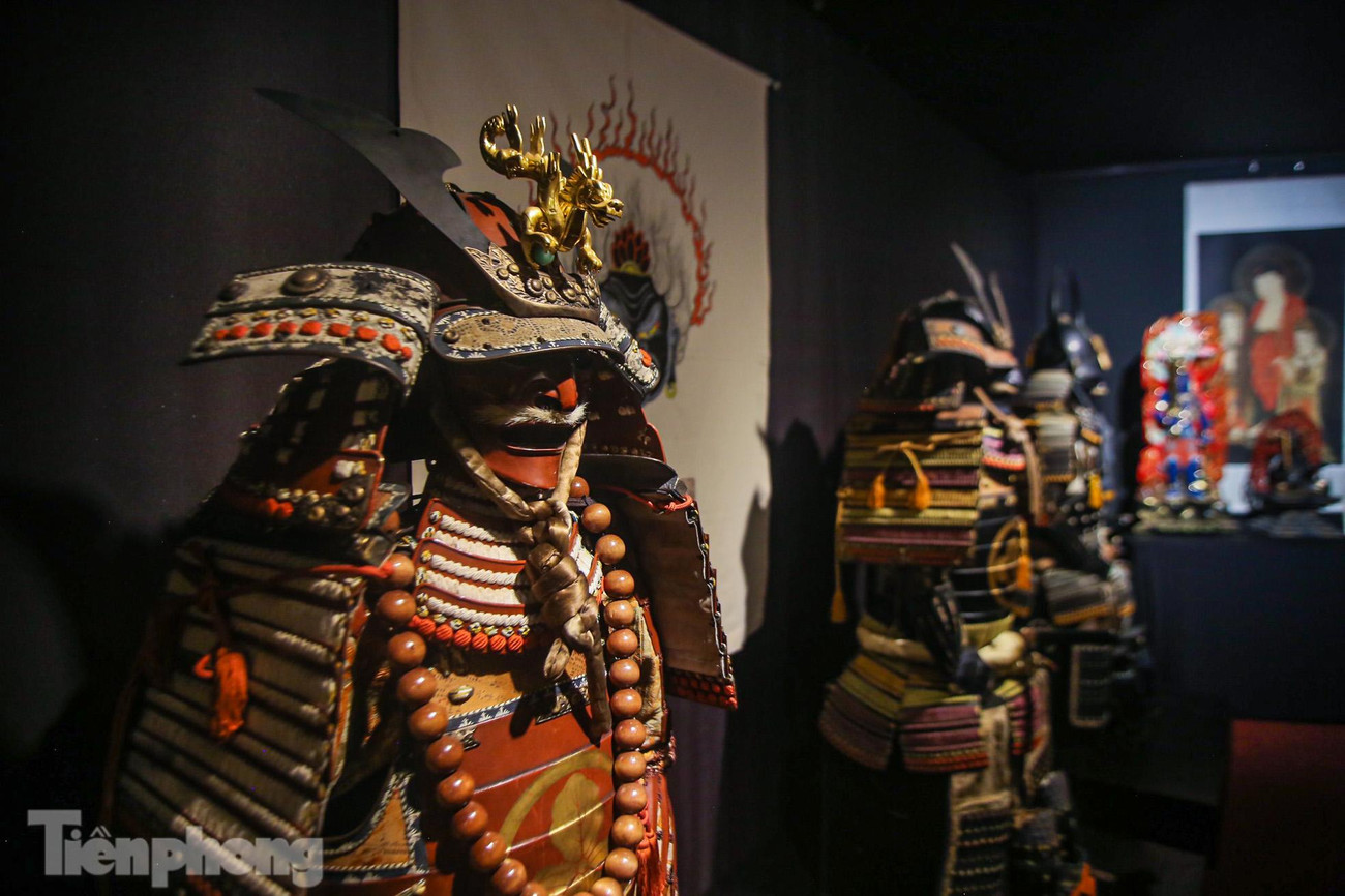 Những bộ giáp sumurai với đầy đủ chi tiết được trưng bày.