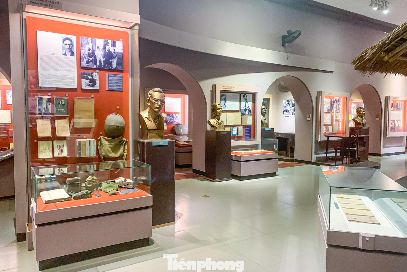 Với không gian văn hóa đặc sắc, chứa đựng nhiều tư liệu lịch sử quý giá, Bảo tàng Văn học Việt Nam chắc chắn là một điểm đến hấp dẫn đối với những độc giả yêu văn thơ và cho bất cứ du khách nào có dịp đến khám phá mảnh đất nghìn năm văn hiến.