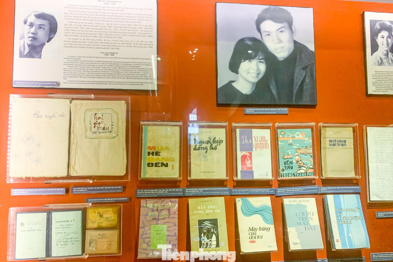 Chân dung vợ chồng Lưu Quang Vũ, Xuân Quỳnh và các tác phẩm của mình.
