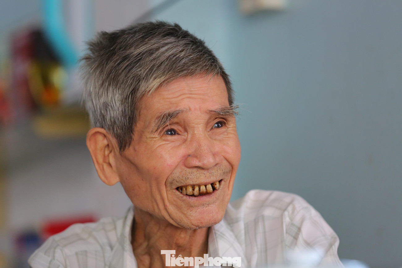 Ông Nguyễn Xuân Viên cho biết ,dù trải qua nhiều đau thương, nhưng trên tinh thần hoà hợp, hoà giải dân tộc, ông không hận thù những người bên kia chiến tuyến, những người từng gây đau thương cho ông và đồng đội. Ảnh: Trọng Tài Ông Nguyễn Xuân Viên cho biết ,dù trải qua nhiều đau thương, nhưng trên tinh thần hoà hợp, hoà giải dân tộc, ông không hận thù những người bên kia chiến tuyến, những người từng gây đau thương cho ông và đồng đội. Ảnh: Trọng Tài