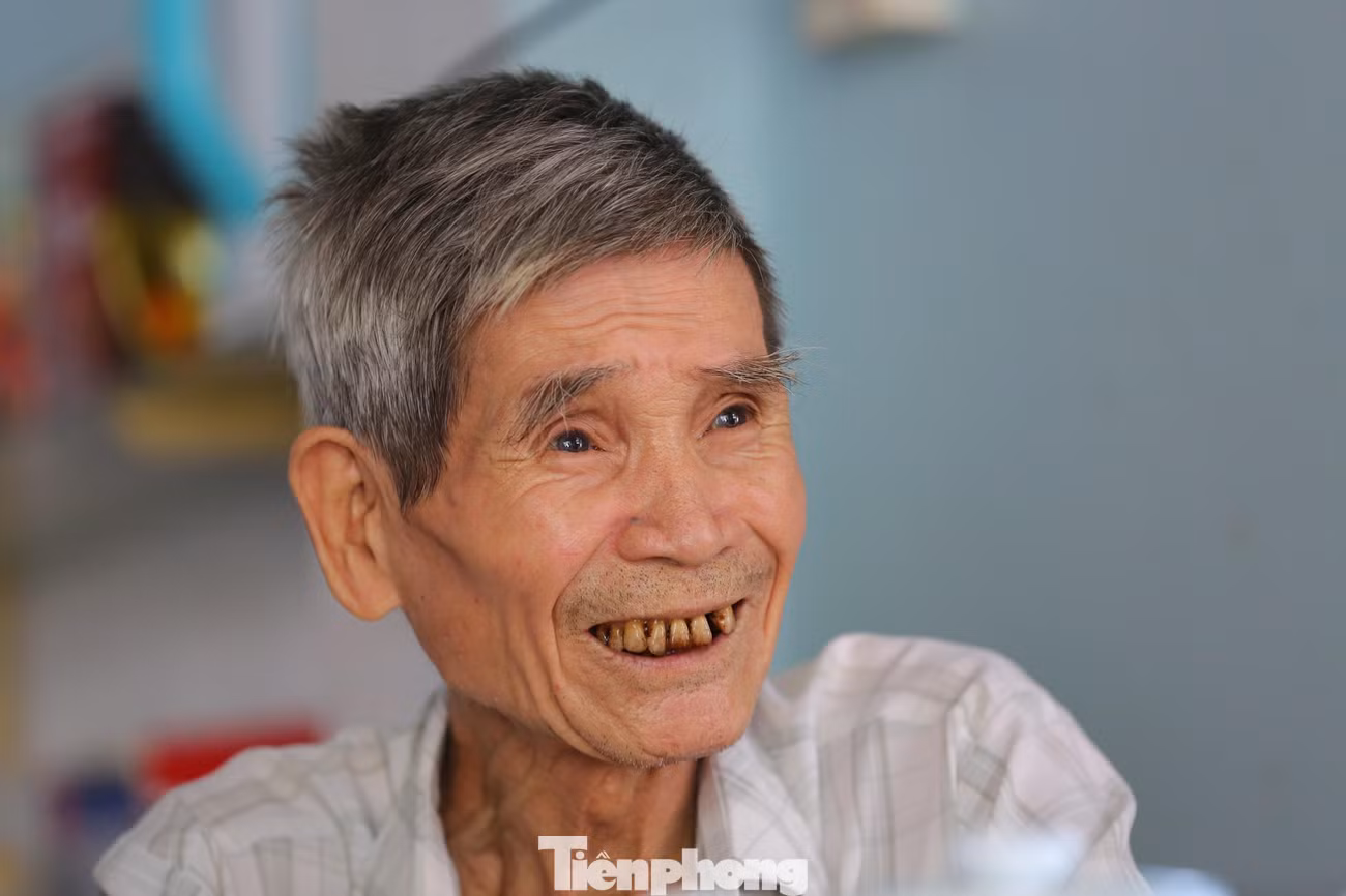 Ông Nguyễn Xuân Viên cho biết ,dù trải qua nhiều đau thương, nhưng trên tinh thần hoà hợp, hoà giải dân tộc, ông không hận thù những người bên kia chiến tuyến, những người từng gây đau thương cho ông và đồng đội. Ảnh: Trọng Tài