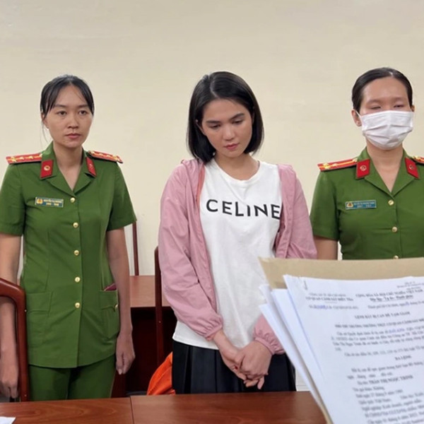 Ngọc Trinh bị tạm giam hôm 19/10 về tội "Gây rối trật tự công cộng". Ngọc Trinh bị tạm giam hôm 19/10 về tội "Gây rối trật tự công cộng".