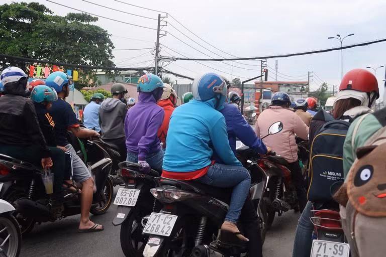 Người dân miền Tây trở lại TPHCM từ sáng sớm để tránh kẹt xe ảnh 5