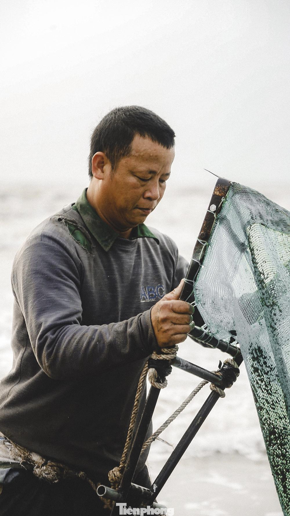 Tuy vất vả là thế nhưng 40 năm nay ông Tuy chưa bỏ một ngày nào chỉ trừ khi ốm đau.