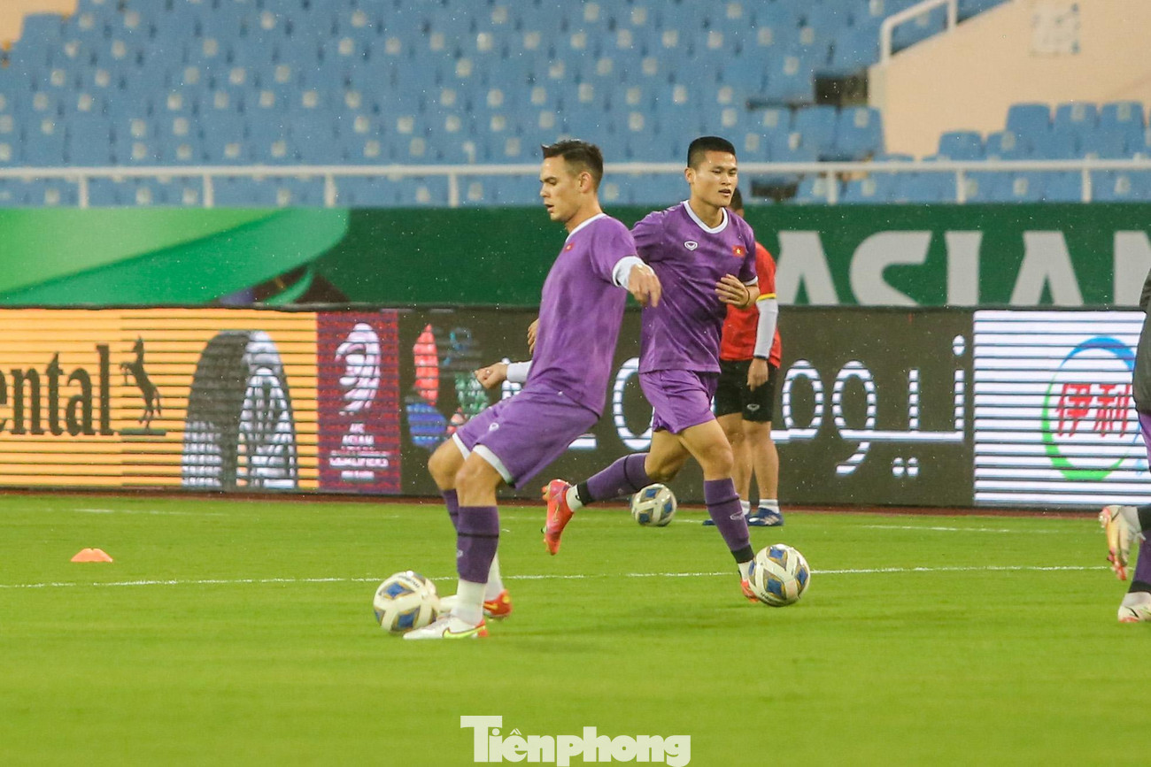 Ở lượt đi trên SVĐ Sultan Qaboos, thầy trò HLV Park Hang Seo đã thua 1-3 sau khi có bàn dẫn trước do công Tiến Linh.