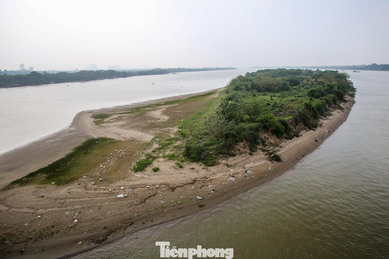 Một &quot;ốc đảo&quot; giữa sông Hồng có thể được khai thác.