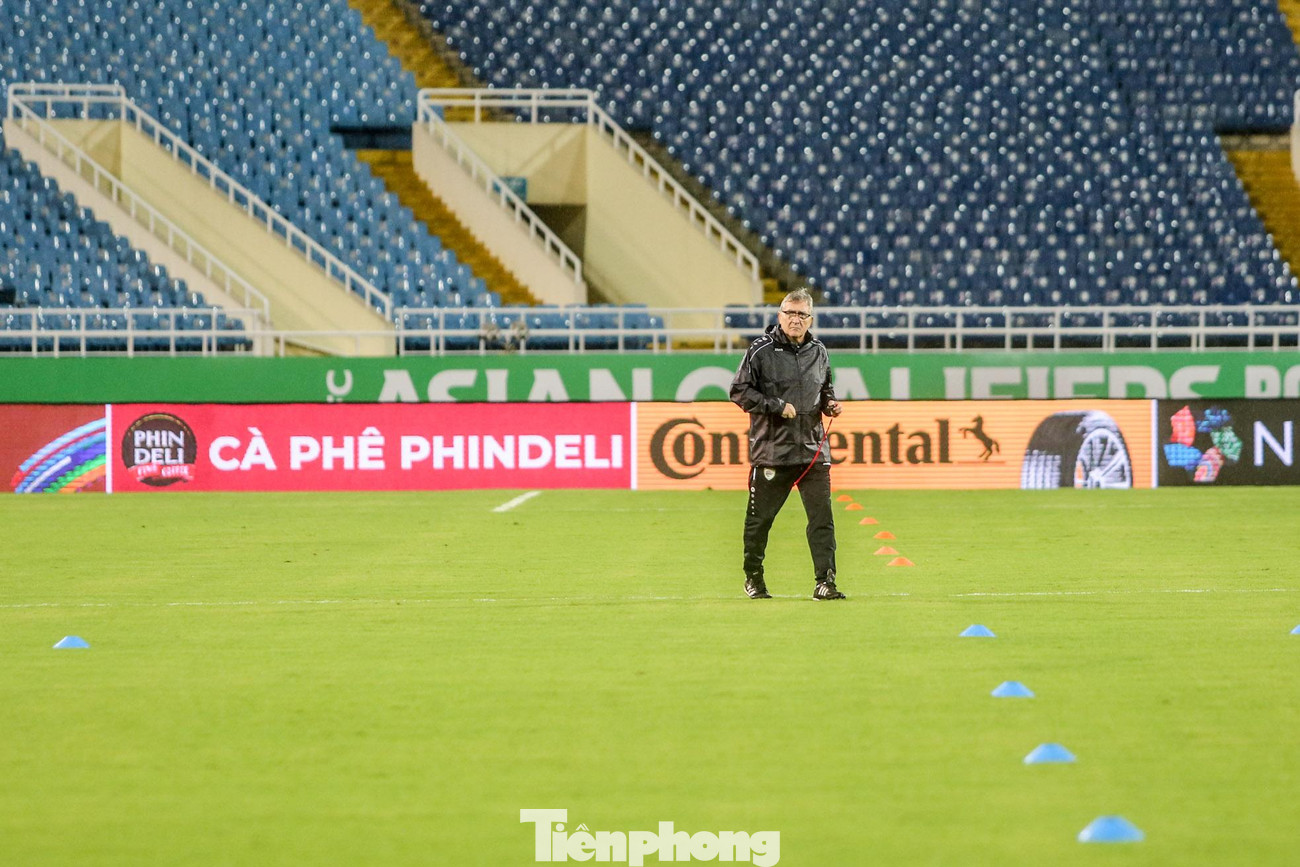 HLV tuyển Oman, Branko Ivankovic xuất hiện trên sân Mỹ Đình.