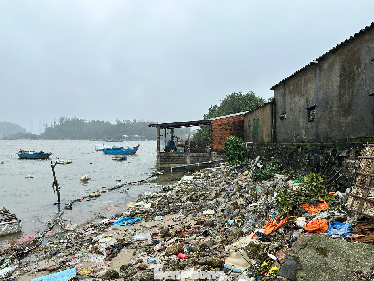 Chính quyền địa phương đã đề nghị công bố tình huống khẩn cấp. Chính quyền địa phương đã đề nghị công bố tình huống khẩn cấp.