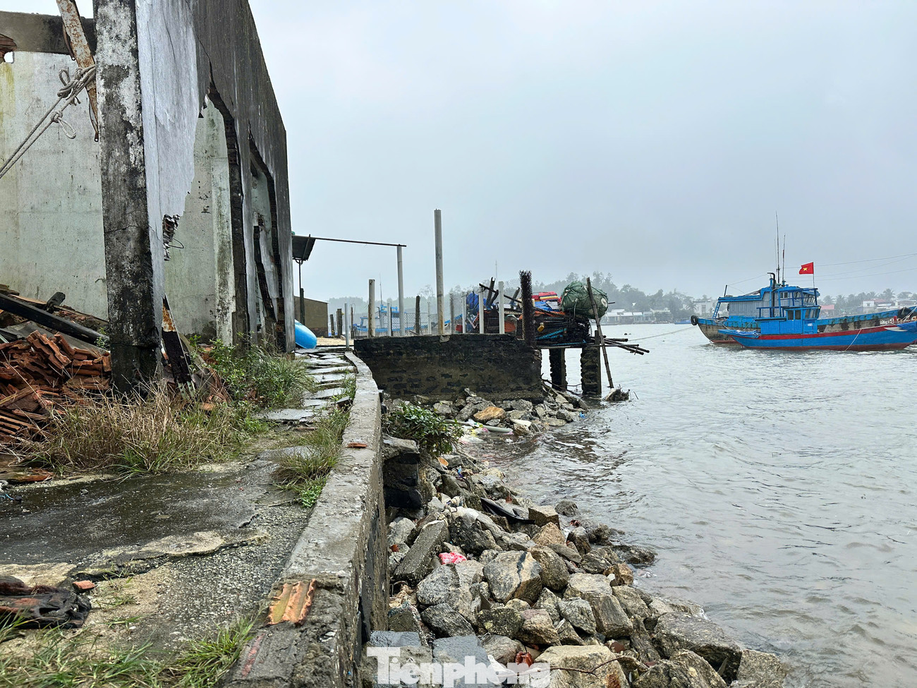 Chính quyền địa phương đã đề nghị công bố tình huống khẩn cấp. Chính quyền địa phương đã đề nghị công bố tình huống khẩn cấp.