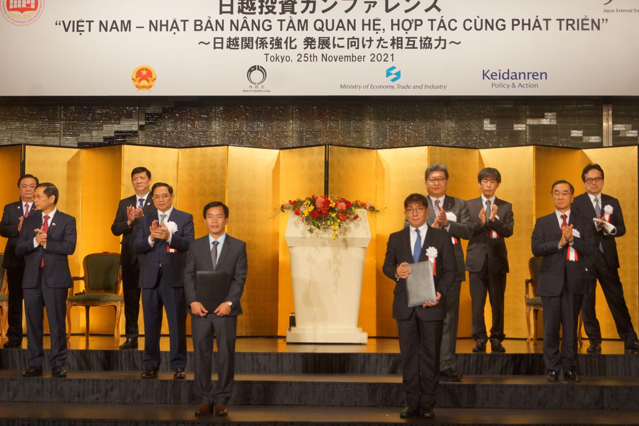 Chủ tịch UBND tỉnh Thừa Thiên Huế Nguyễn Văn Phương và đại diện Mitsubishi Corporation