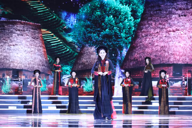 Chung kết Hoa hậu Việt Nam 2018: Ấn tượng đêm 'ánh sáng' ảnh 4