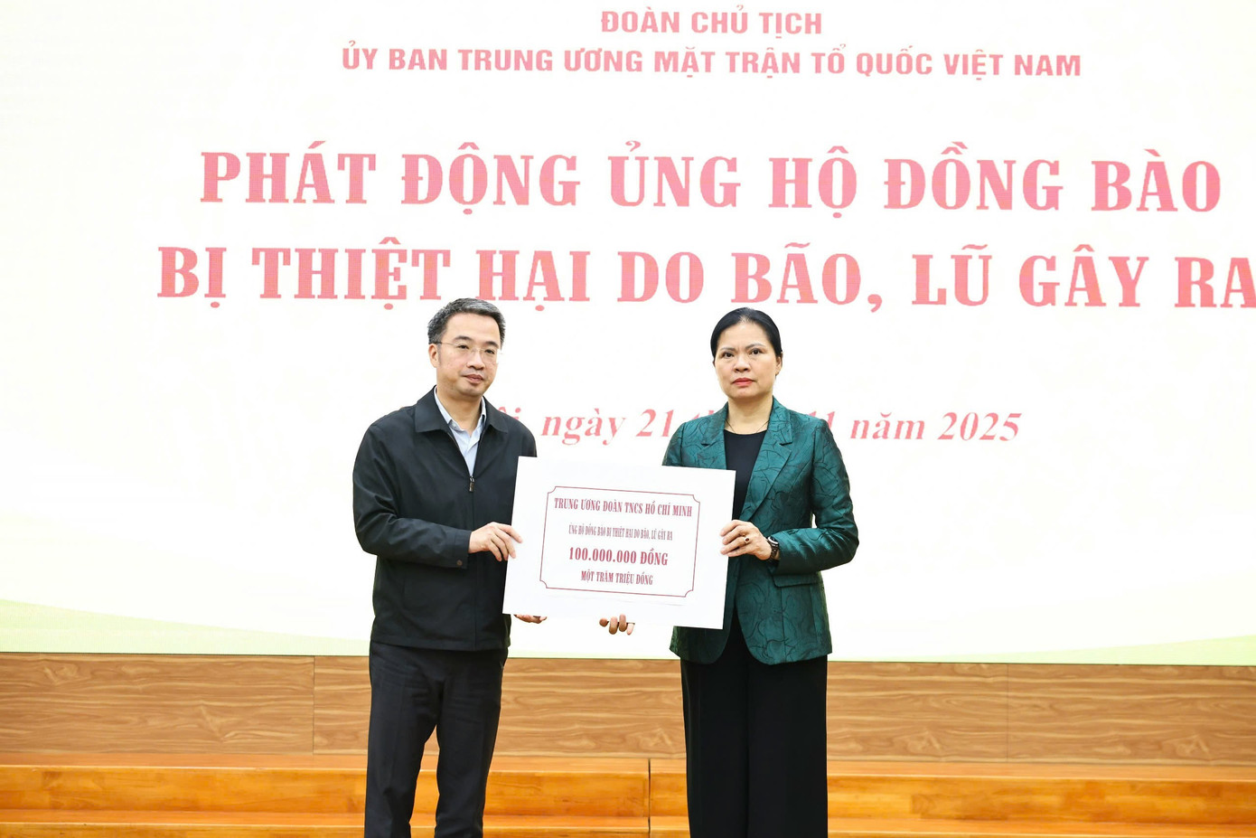 tienphong-2111ungho1.jpg