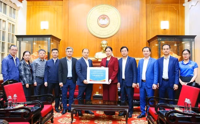 tienphong-2410ungho1.jpg