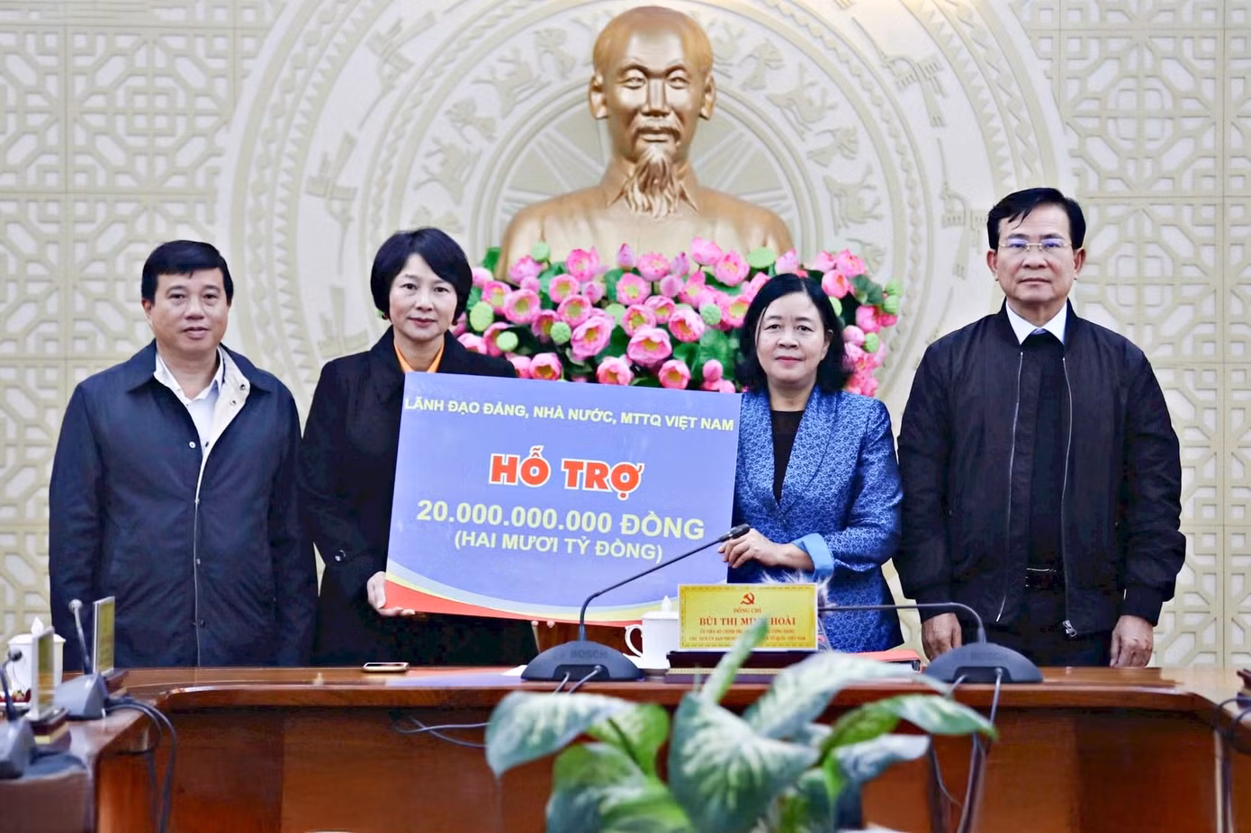tienphong-2211ungho.jpg
