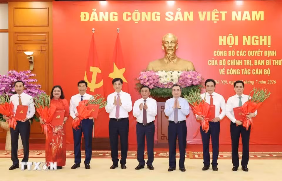 tienphong-237canbo.jpg
