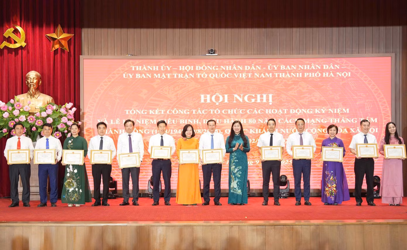 tienphong-159khenthuong4.jpg