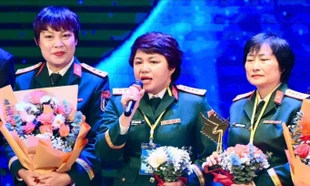 'Mưa đỏ' đánh bại 6 đối thủ