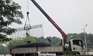 Công viên đầu tiên của Thủ đô được hạ rào toàn bộ