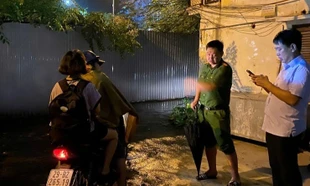 Di dời gấp nhiều hộ dân khỏi khu tập thể nguy hiểm bậc nhất Hà Nội trước khi bão về