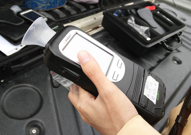 Phễu kiểm tra nồng độ cồn.