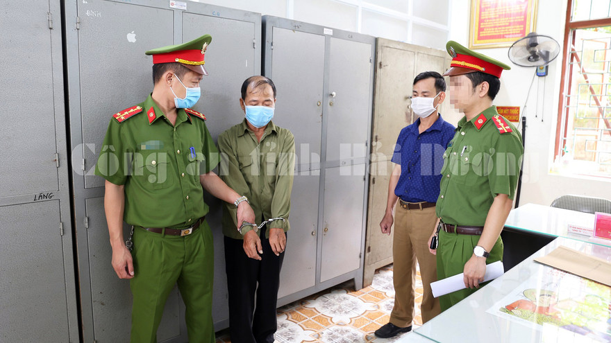 Đối tượng Bùi Xuân Dư tại cơ quan công an. Ảnh: Công an Hải Dương