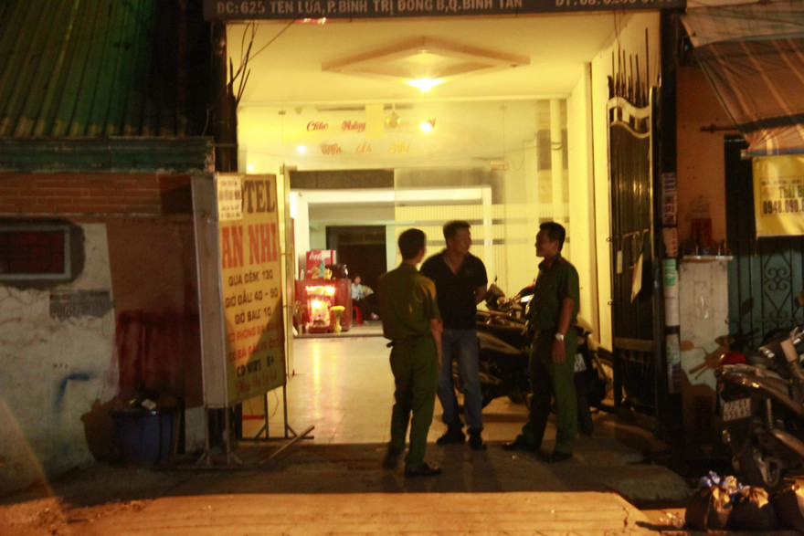 Lực lượng chức năng điều tra vụ việc.