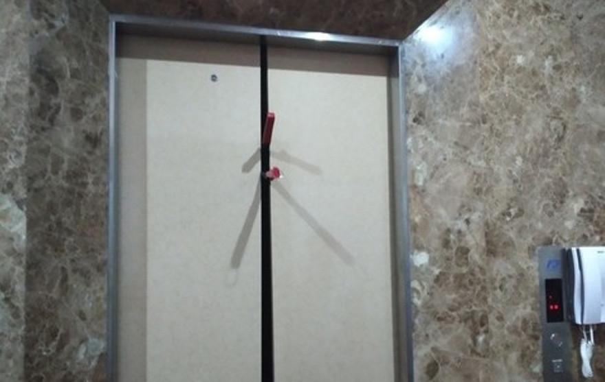Hiện trường thang máy bị kẹt.