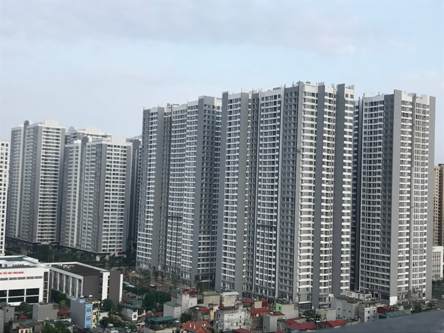 Nhiều ý kiến cho rằng, việc bắt buộc công trình xây mới phải có tầng hầm là cần thiết trước tình trạng quá nhiều khu chung cư mọc lên với mật độ dày đặc. 