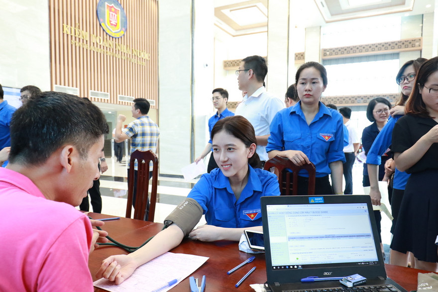 Đoàn thanh niên kiểm toán nhà nước hiến máu tình nguyện