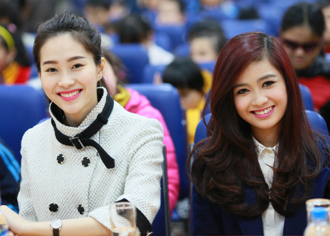 Hoa hậu Thu Thảo mang Tết đến cho trẻ em khiếm thị 