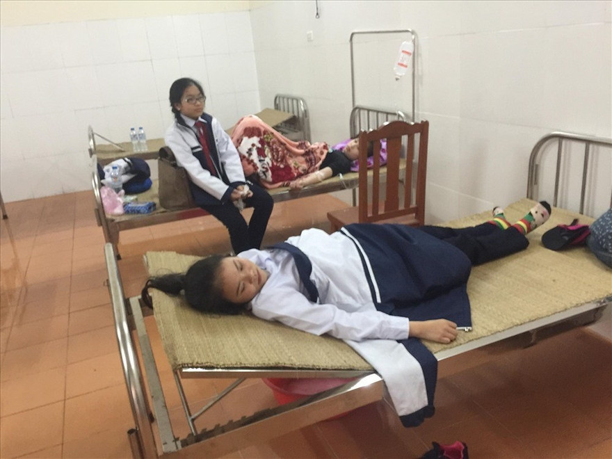 Hàng chục học sinh cùng 2 cô giáo đi cấp cứu ở Hải Phòng
