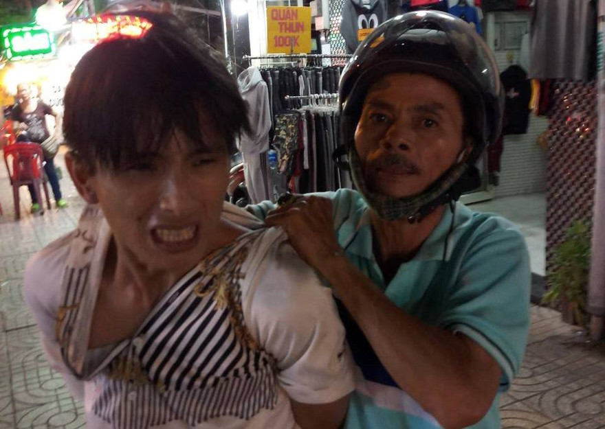 Hiệp sĩ Trần Văn Hoàng bắt nóng tên cướp.