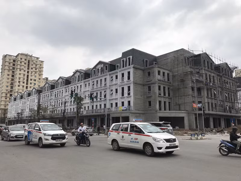 66 căn hộ liền kề tại ô đất B4 Nam Trung Yên được chào dưới tên nhà phố thương mại và có giá chênh hàng chục tỷ đồng/căn. 