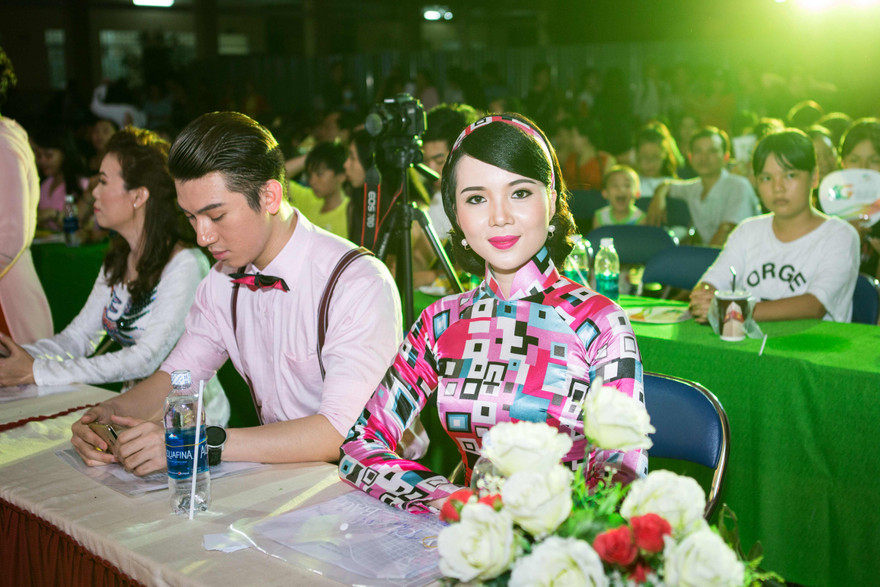 “Cô ba Sài Gòn” chấm thi Nét đẹp học đường