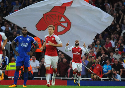 Arsenal thắng nghẹt thở Leicester ở trận mở màn Ngoại hạng Anh