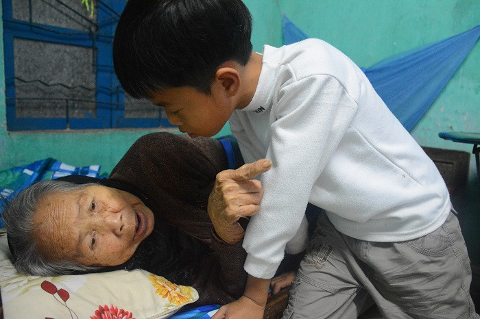 Bác sĩ lý giải cụ bà 90 bất ngờ ngồi dậy lúc gia đình lo hậu sự